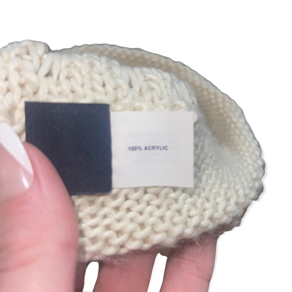 GAP Cream Knit Beanie Circa 2008 - Picture 5 of 6